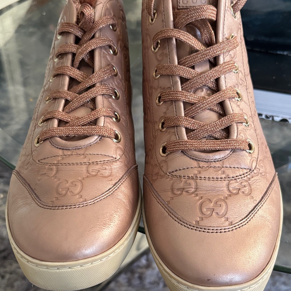 Gucci Pink leather Embossed Sneakers
